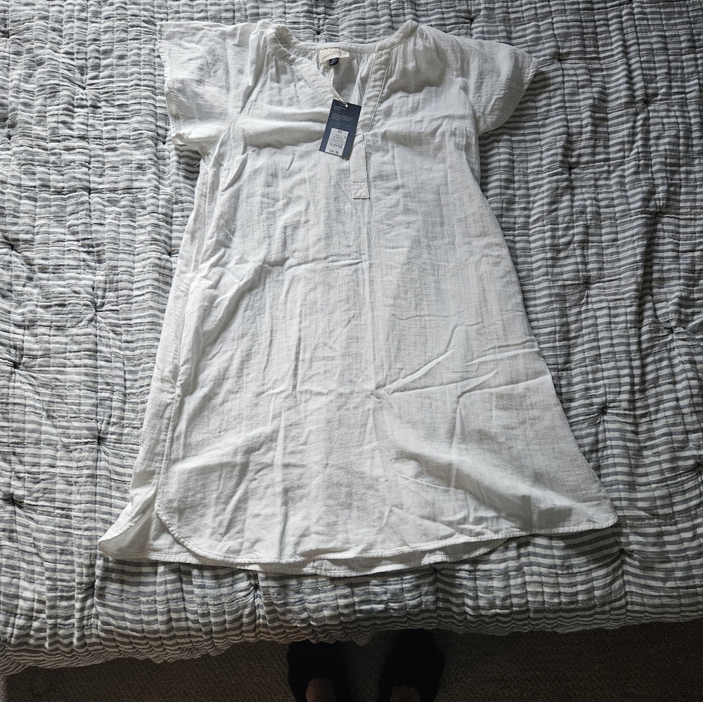 Universal threads white linen like dress NWT